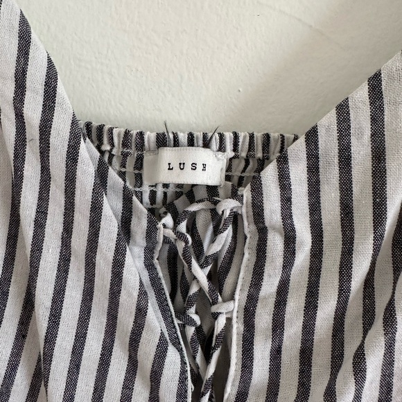 LUSH Striped Lace-Up Crop Top - Picture 3 of 7